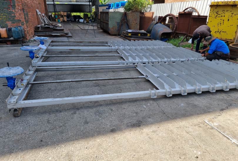 penstock, stop log, weir gate